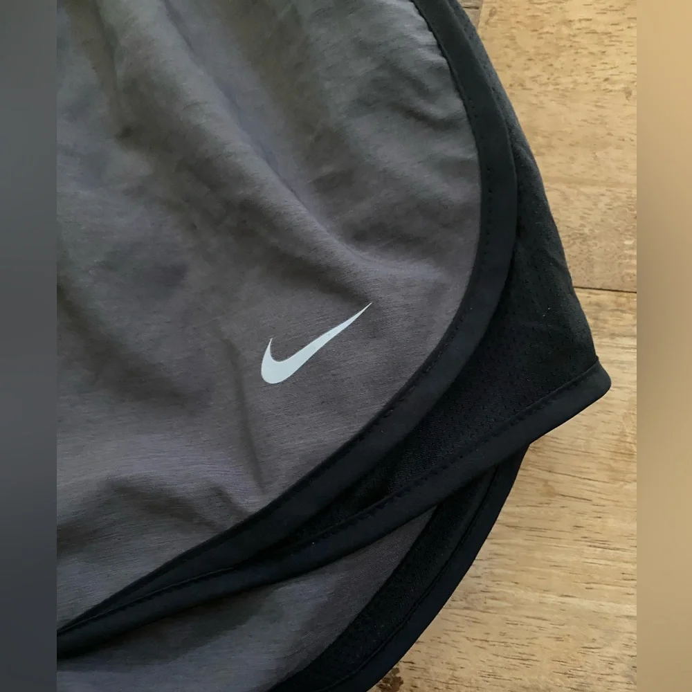 Nike Tempo Women’s Sz XS Wolf Grey/Black‎ Poly Running Shorts